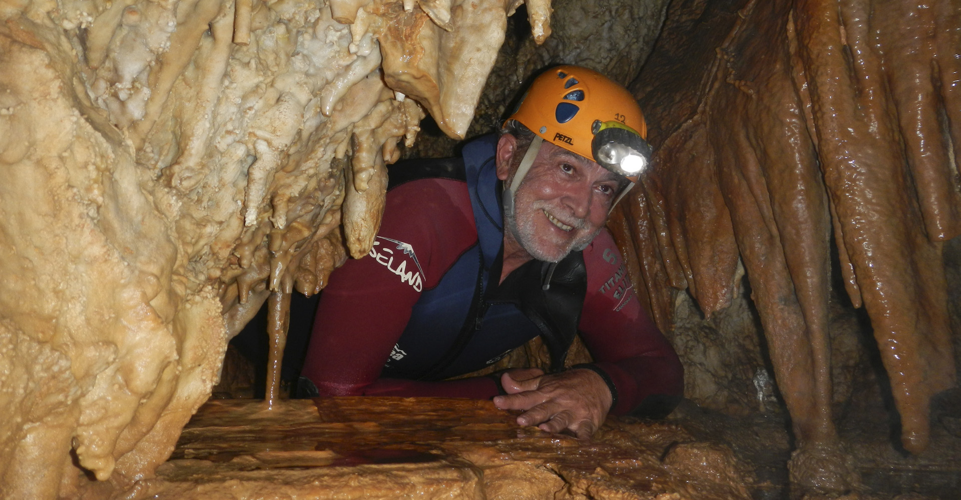 Cueva excentrica Malaga ,Espeleologia